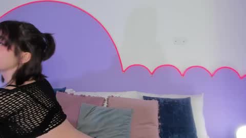 Snapshot of lilou_albrecht chatting on March 6, 1:24 pm Lilou online show from March 6, 1:24 pm