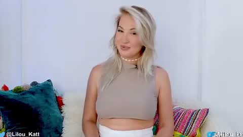 Snapshot of liloukatt chatting on July 15, 12:43 pm Lilou online show from July 15, 12:43 pm