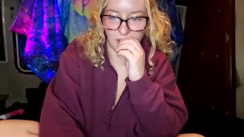 LilPies  online show from December 1, 5:56 am