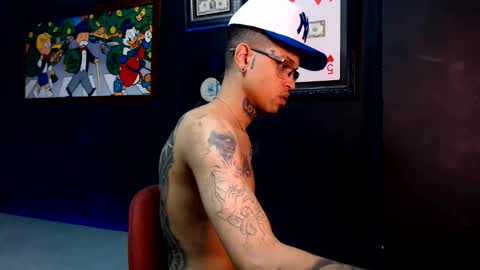 Snapshot of lilray99 chatting on May 25, 1:33 am ONLYFANS online show from May 25, 1:33 am