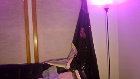 Snapshot of lilsirenluna chatting on May 4, 3:46 am Luna online show from May 4, 3:46 am