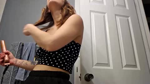 Snapshot of lilsirens11ut chatting on December 15, 6:23 pm lilsirens11ut online show from December 15, 6:23 pm