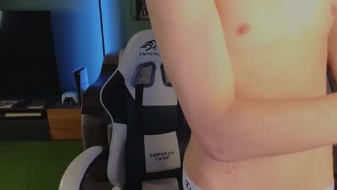 Snapshot of lilteddyboy chatting on November 8, 1:11 pm lilteddyboy online show from November 8, 1:11 pm