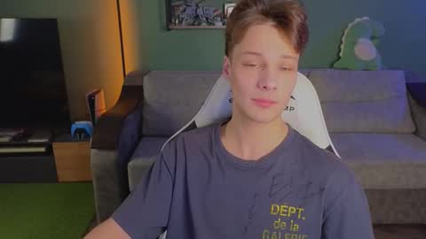 Snapshot of lilteddyboy chatting on November 12, 10:15 am lilteddyboy online show from November 12, 10:15 am