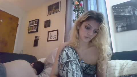 Snapshot of lilvioletxxx chatting on July 12, 8:33 pm Little Violet online show from July 12, 8:33 pm