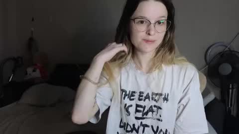 Snapshot of lily_and_jake chatting on November 21, 7:07 am lily_and_jake online show from November 21, 7:07 am