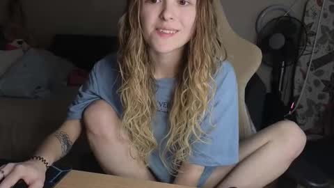 Snapshot of lily_and_jake chatting on November 25, 4:12 am lily_and_jake online show from November 25, 4:12 am