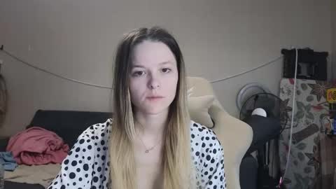 Snapshot of lily_and_jake chatting on December 2, 3:45 am lily_and_jake online show from December 2, 3:45 am