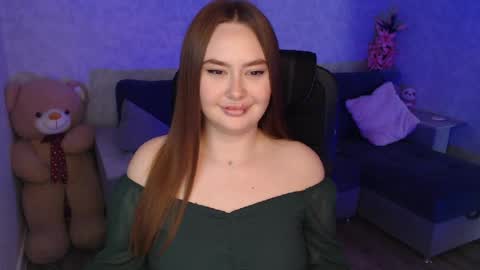 Snapshot of lily_baker_ chatting on June 18, 9:14 am lily_baker_ online show from June 18, 9:14 am