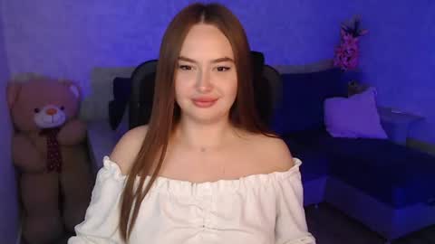 lily_baker_ online show from August 7, 7:10 am