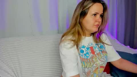 Snapshot of lily_bel chatting on March 12, 7:58 am Lily online show from March 12, 7:58 am