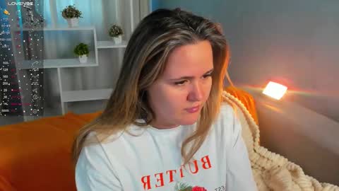 Snapshot of lily_bel chatting on March 16, 10:08 am Lily online show from March 16, 10:08 am