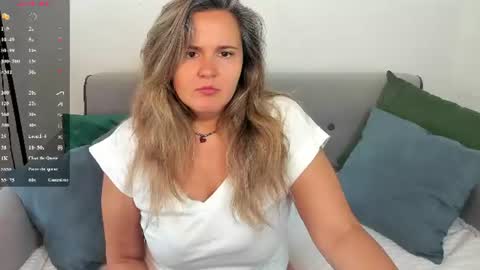 Snapshot of lily_bel chatting on June 30, 12:55 am Lily online show from June 30, 12:55 am