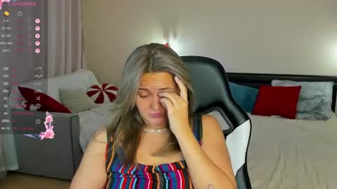 Snapshot of lily_bel chatting on July 11, 2:03 am Lily online show from July 11, 2:03 am