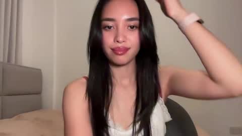 Snapshot of lily_bunnyy chatting on April 21, 8:23 pm Lily online show from April 21, 8:23 pm