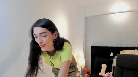 lily_cash1 online show from October 6, 9:01 pm