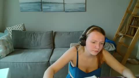 Snapshot of lily_dollyx chatting on November 11, 10:04 am Lily dollyx online show from November 11, 10:04 am