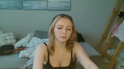 Snapshot of lily_dollyx chatting on November 20, 10:15 am Lily dollyx online show from November 20, 10:15 am