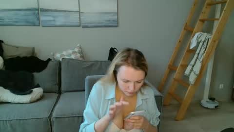 Snapshot of lily_dollyx chatting on November 28, 11:02 am Lily dollyx online show from November 28, 11:02 am