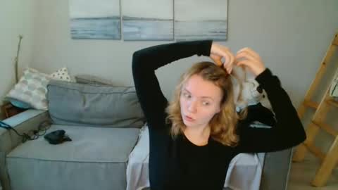 Snapshot of lily_dollyx chatting on December 2, 11:26 am Lily dollyx online show from December 2, 11:26 am