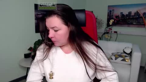 Snapshot of lily_flower7_ chatting on November 18, 4:39 am Lily online show from November 18, 4:39 am