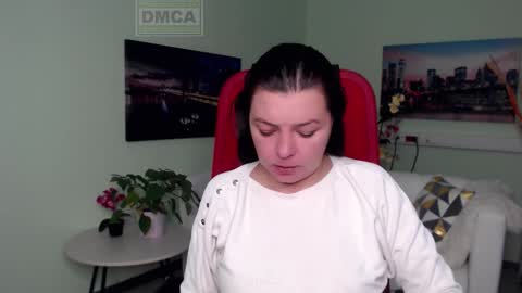 Snapshot of lily_flower7_ chatting on November 19, 4:45 am Lily online show from November 19, 4:45 am