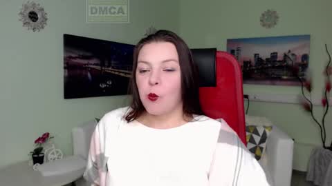 Snapshot of lily_flower7_ chatting on December 15, 5:01 am Lily online show from December 15, 5:01 am