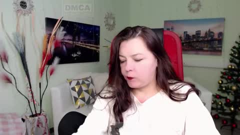 Lily online show from December 19, 8:32 am