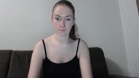 lily_love_x online show from November 6, 10:43 pm