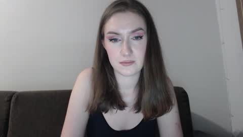lily_love_x online show from November 29, 10:57 pm