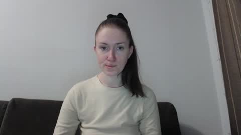 Snapshot of lily_love_x chatting on May 28, 6:00 am lily_love_x online show from May 28, 6:00 am