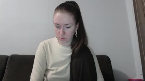 Snapshot of lily_love_x chatting on May 29, 5:38 am lily_love_x online show from May 29, 5:38 am