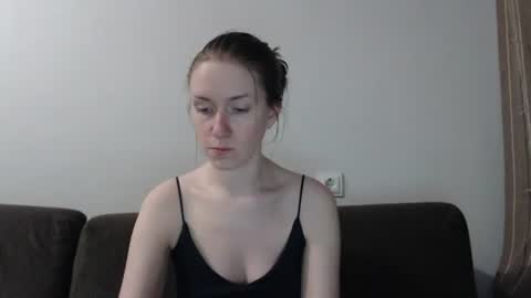 Snapshot of lily_love_x chatting on June 17, 5:32 am lily_love_x online show from June 17, 5:32 am