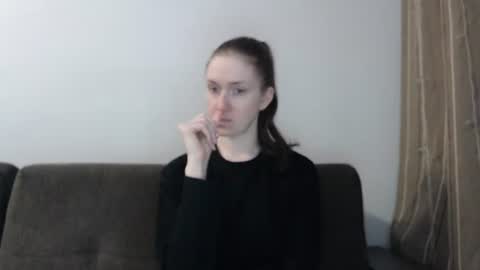 Snapshot of lily_love_x chatting on June 23, 5:27 am lily_love_x online show from June 23, 5:27 am