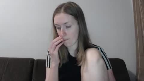Snapshot of lily_love_x chatting on July 10, 11:40 pm lily_love_x online show from July 10, 11:40 pm