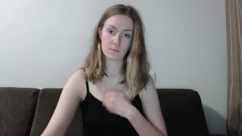 Snapshot of lily_love_x chatting on July 13, 11:40 pm lily_love_x online show from July 13, 11:40 pm