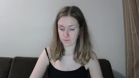 Snapshot of lily_love_x chatting on July 14, 2:05 am lily_love_x online show from July 14, 2:05 am