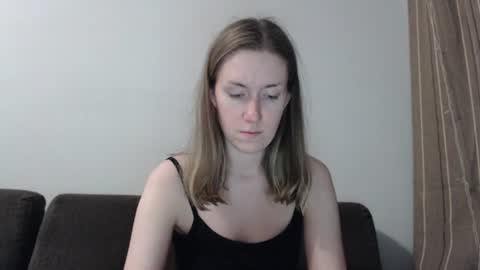Snapshot of lily_love_x chatting on July 16, 11:44 pm lily_love_x online show from July 16, 11:44 pm