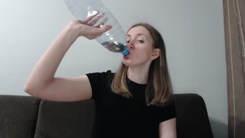 Snapshot of lily_love_x chatting on July 20, 2:15 am lily_love_x online show from July 20, 2:15 am