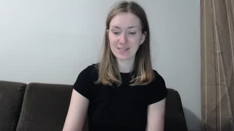 Snapshot of lily_love_x chatting on July 22, 4:37 am lily_love_x online show from July 22, 4:37 am