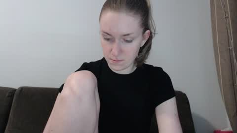 Snapshot of lily_love_x chatting on July 23, 5:27 am lily_love_x online show from July 23, 5:27 am