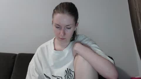Snapshot of lily_love_x chatting on July 24, 3:04 am lily_love_x online show from July 24, 3:04 am