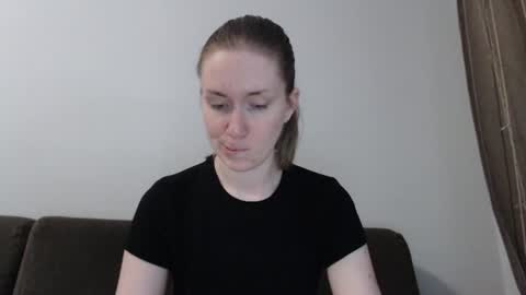 Snapshot of lily_love_x chatting on July 25, 5:05 am lily_love_x online show from July 25, 5:05 am