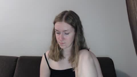 Snapshot of lily_love_x chatting on July 28, 5:25 am lily_love_x online show from July 28, 5:25 am