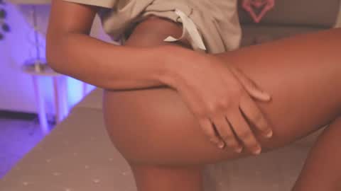 Lily Miiller online show from November 26, 8:43 pm