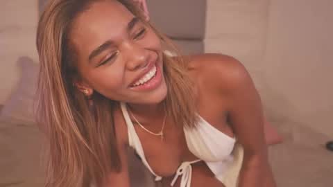 Lily Miiller online show from December 1, 8:47 pm