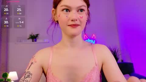 Snapshot of lily_mio chatting on June 13, 10:29 pm Im Lily online show from June 13, 10:29 pm