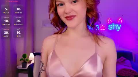 Snapshot of lily_mio chatting on June 14, 10:12 pm Im Lily online show from June 14, 10:12 pm