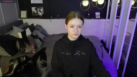 Lily online show from March 6, 7:47 am