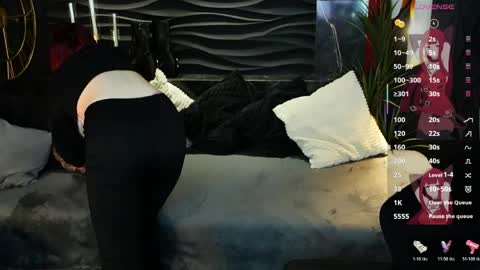 Snapshot of lily_moonlight chatting on May 27, 3:31 pm Lily online show from May 27, 3:31 pm